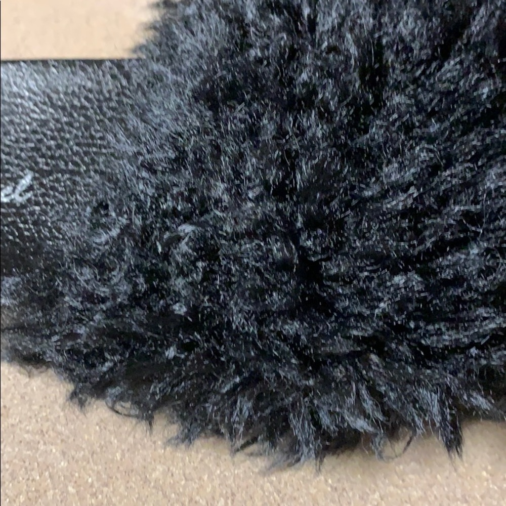 Bonnibel Black Fuzzy Faux Fur Non-Slip Slides Shoes NEW - Picture 4 of 7